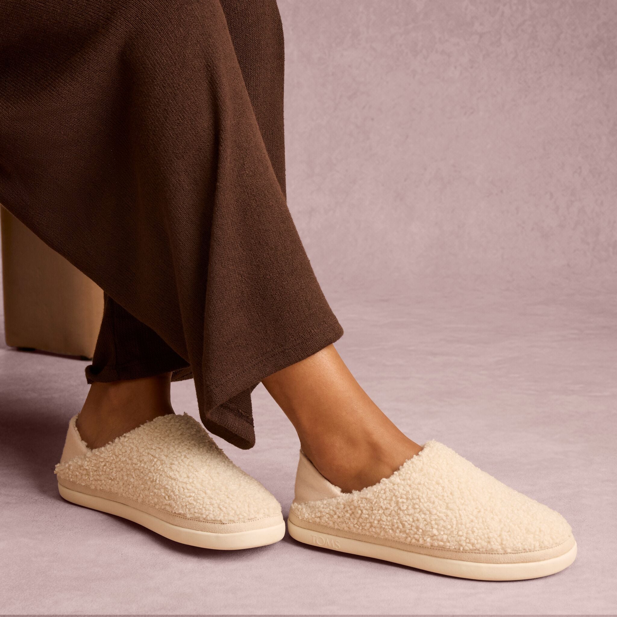 Womens Ezra Convertible Slipper Natural Faux Shearling - Image 2